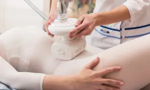 Gładka skóra w ciąży? Bezpieczne sposoby na cellulit dla mam