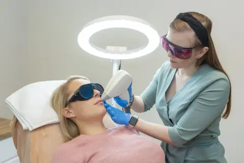 Ile utrzymuje się depilacja laserowa? Gładka skóra na lata!