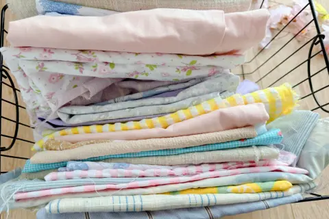Biustonosz DIY: Stwórz modną braletkę krok po kroku!