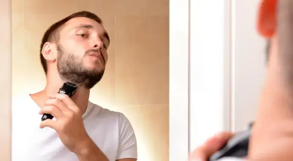 Jak golić pachy bez podrażnień? Gładka skóra bez krostek!