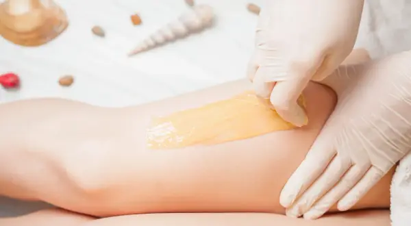 Jak zrobić pastę cukrową w domu? Przepis i depilacja krok po kroku
