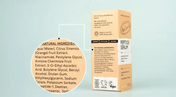Serum z peptydami zawiera ekstrakt z pomarańczy, który jest źródłem limonenu. Składniki pochodzą z recyklingu.