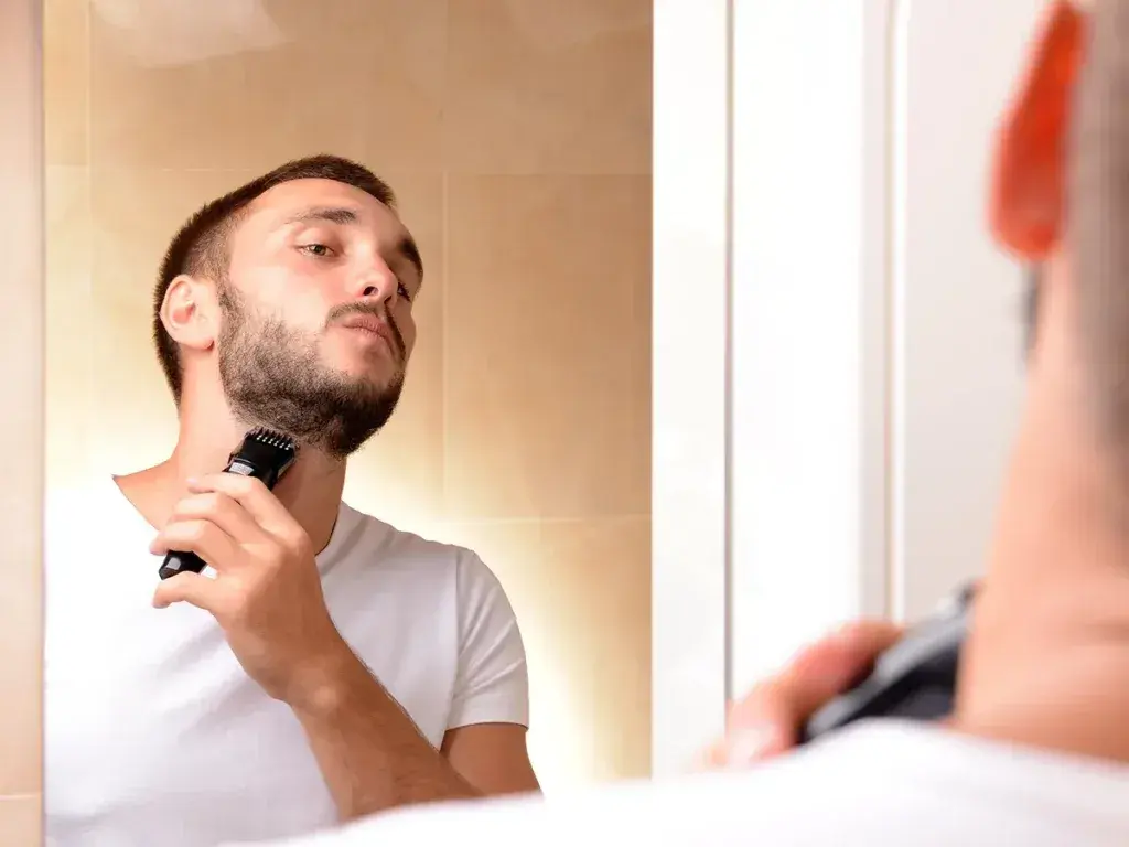 Jak golić pachy bez podrażnień? Gładka skóra bez krostek!